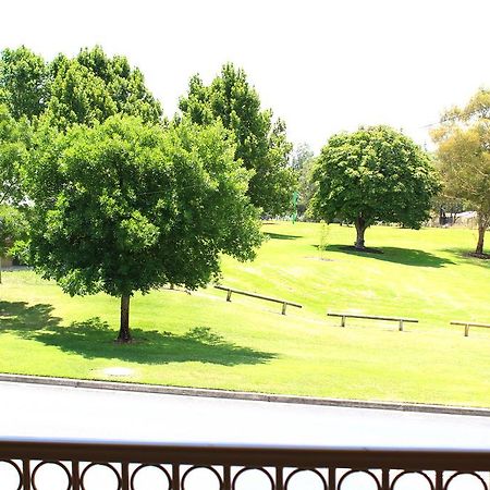 Charlotte Apartments Bathurst Bagian luar foto