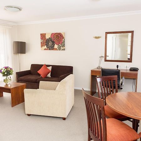 Charlotte Apartments Bathurst Bagian luar foto