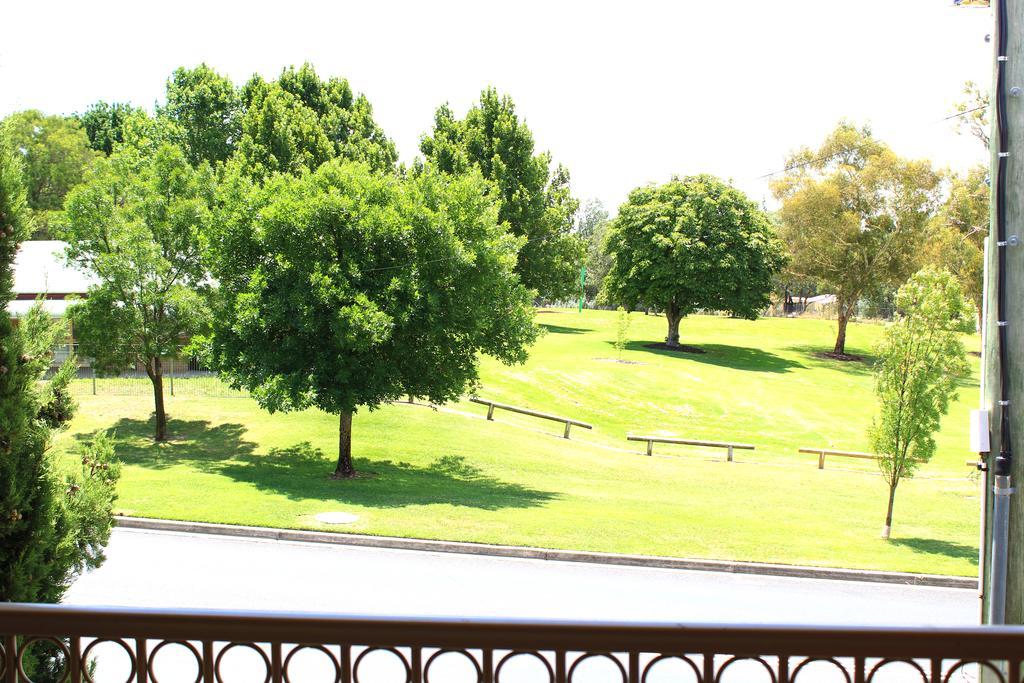 Charlotte Apartments Bathurst Bagian luar foto
