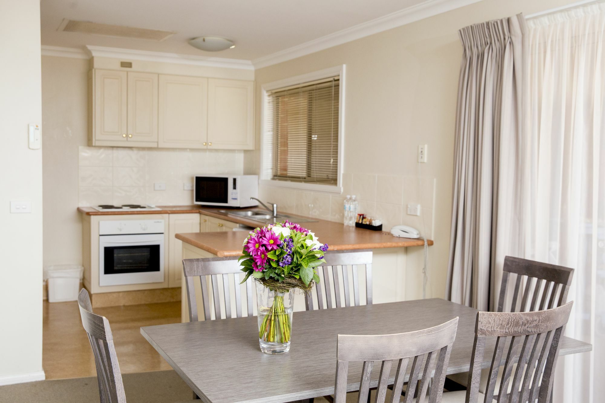 Charlotte Apartments Bathurst Bagian luar foto