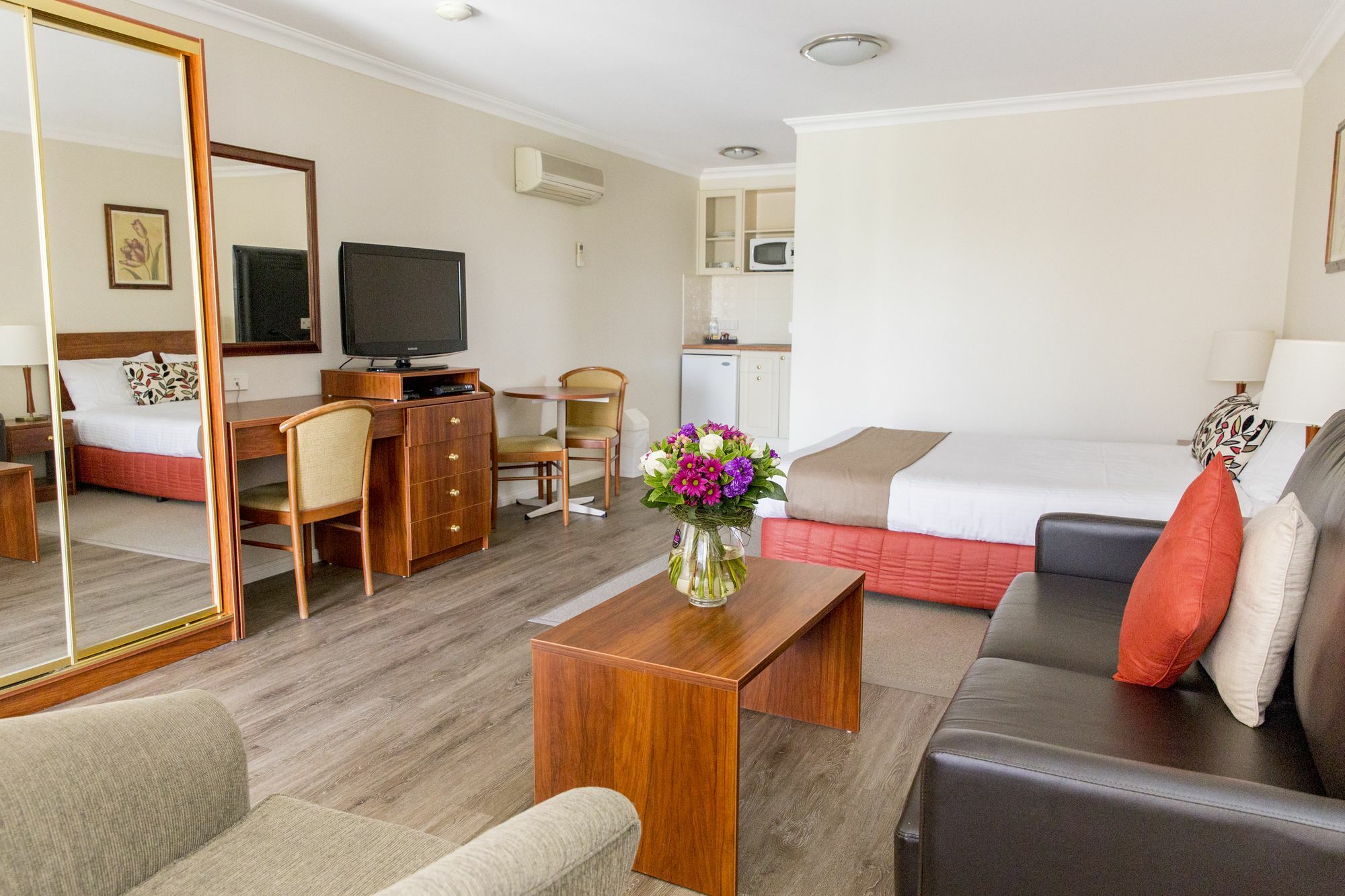 Charlotte Apartments Bathurst Bagian luar foto