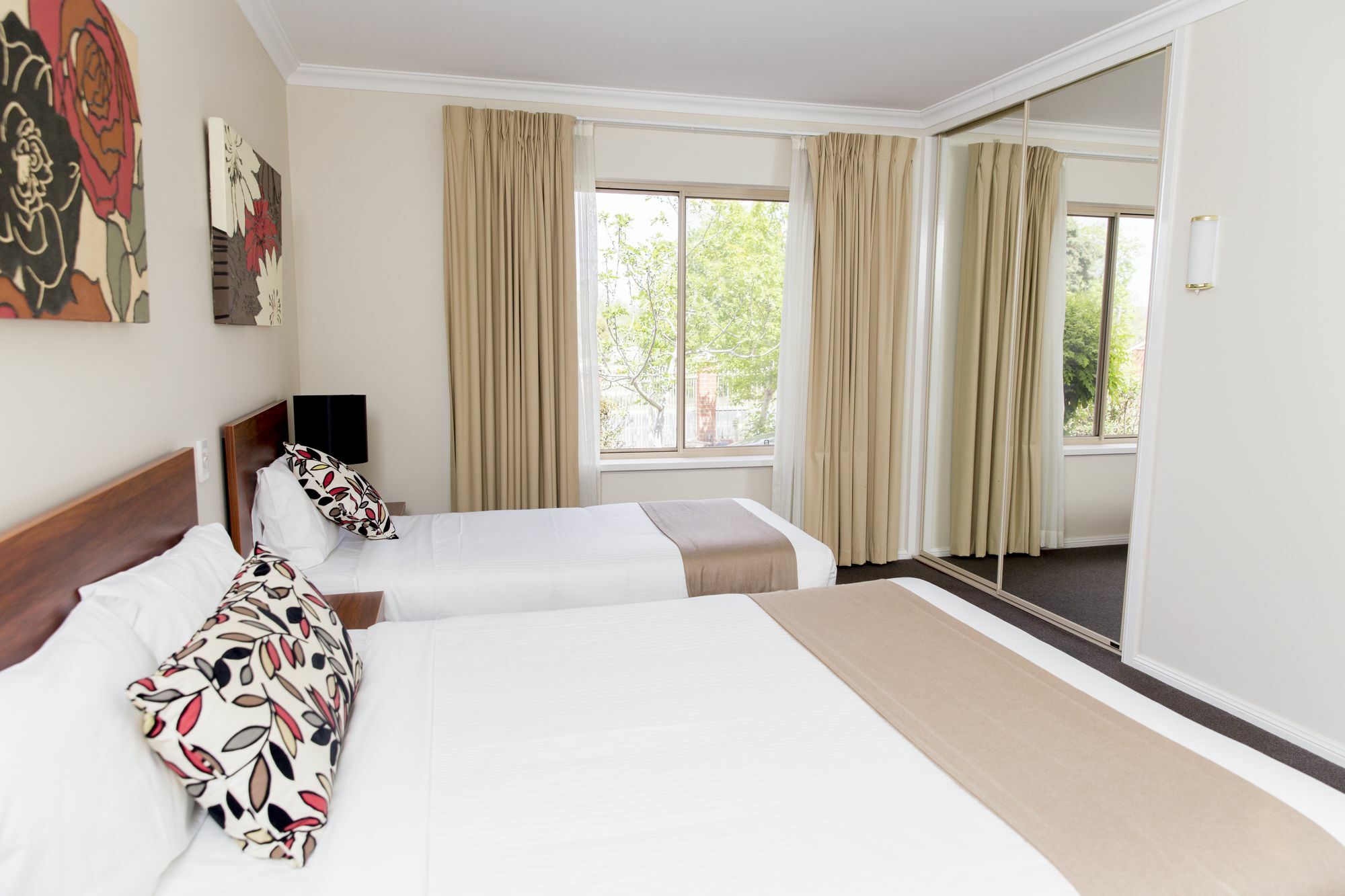 Charlotte Apartments Bathurst Bagian luar foto