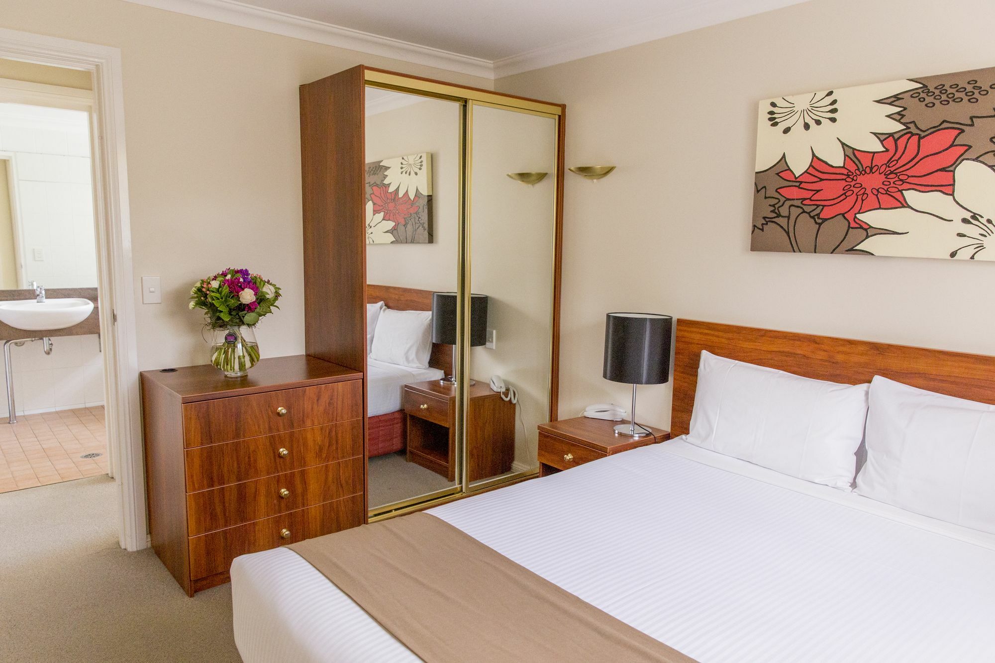 Charlotte Apartments Bathurst Bagian luar foto