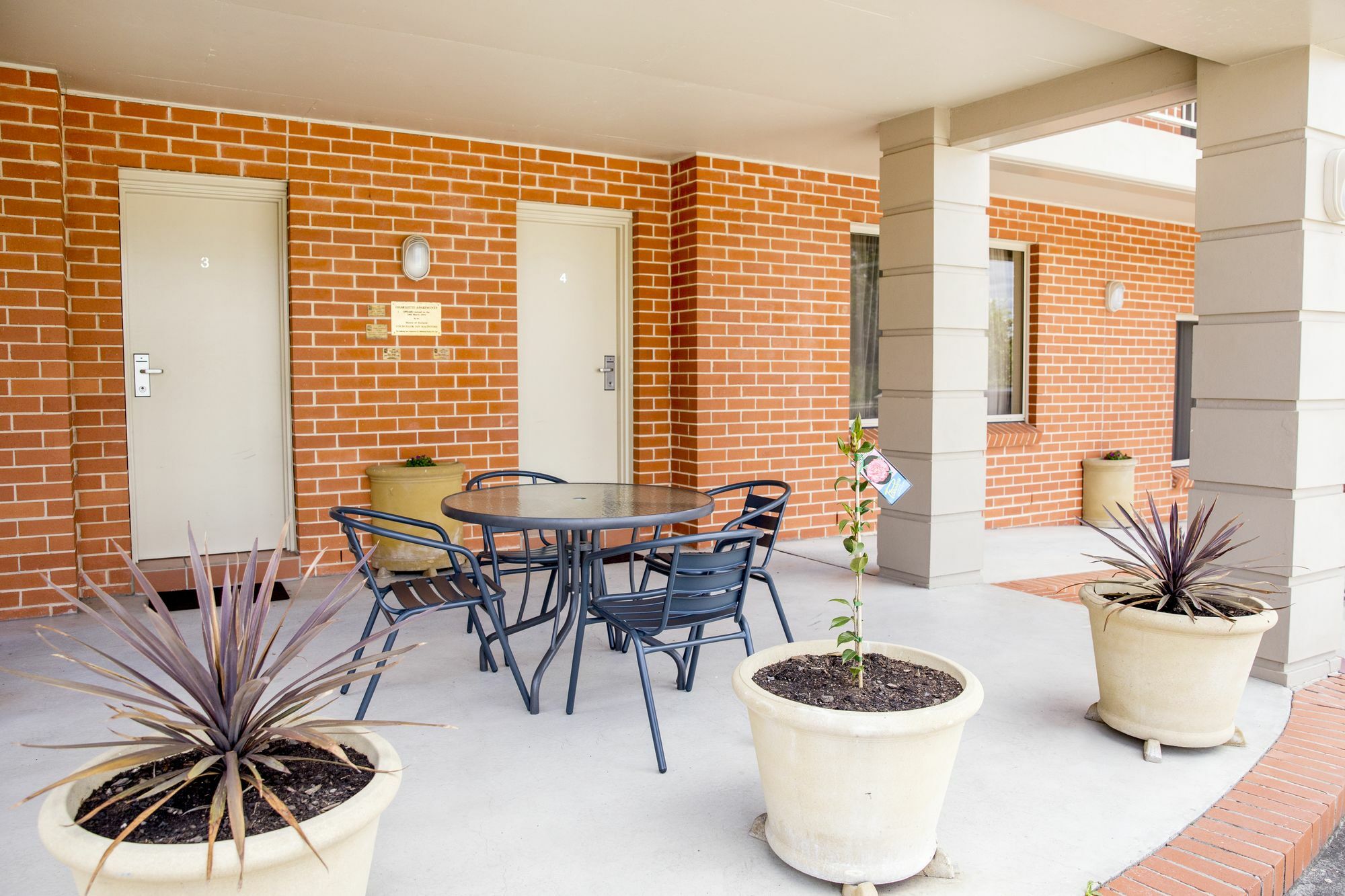 Charlotte Apartments Bathurst Bagian luar foto