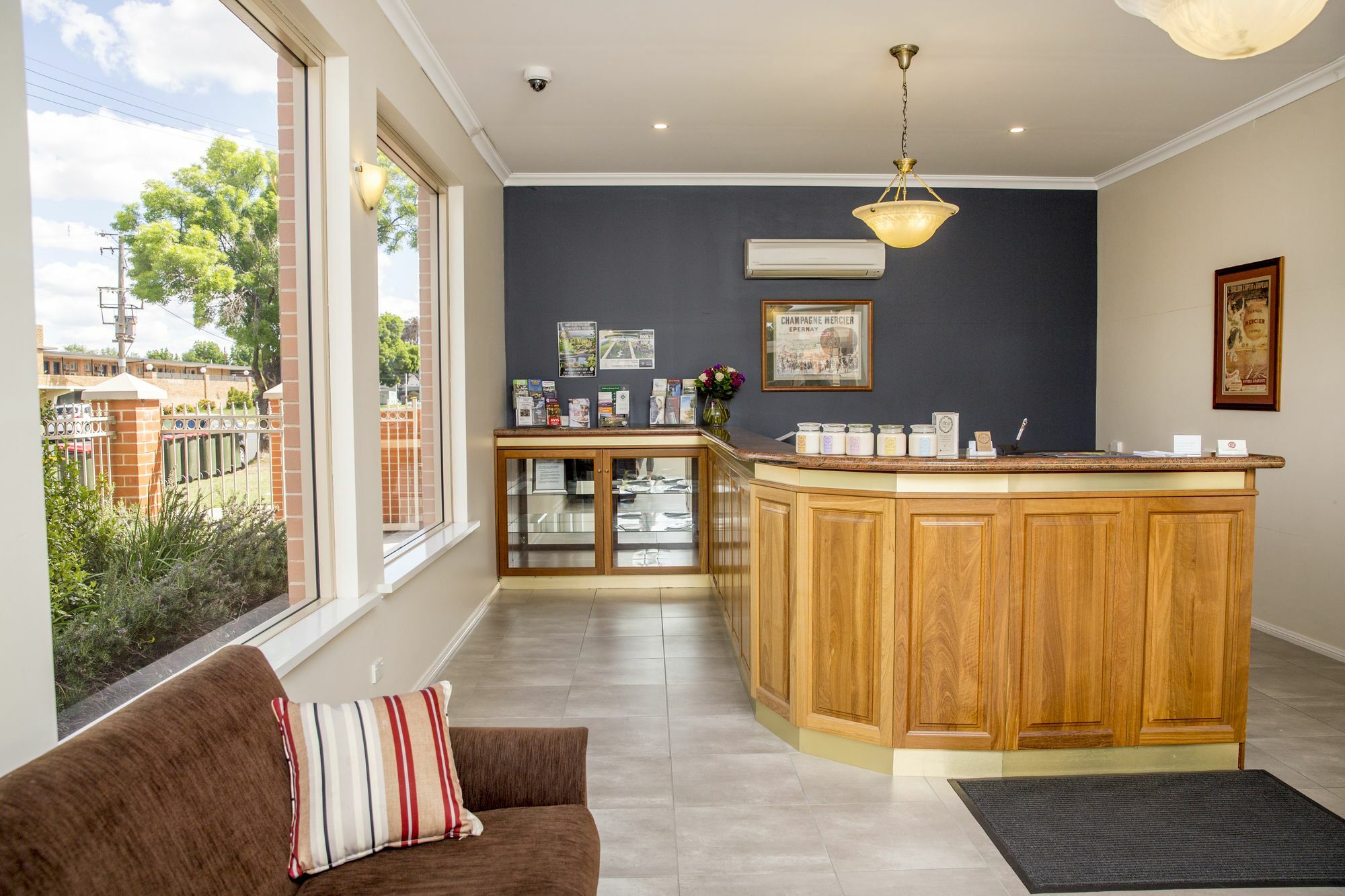 Charlotte Apartments Bathurst Bagian luar foto